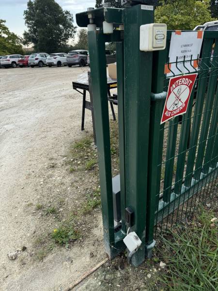 Mise aux normes d'une motorisation de portail au Golf de Teynac à Beychac et Caillau  proche Bordeaux